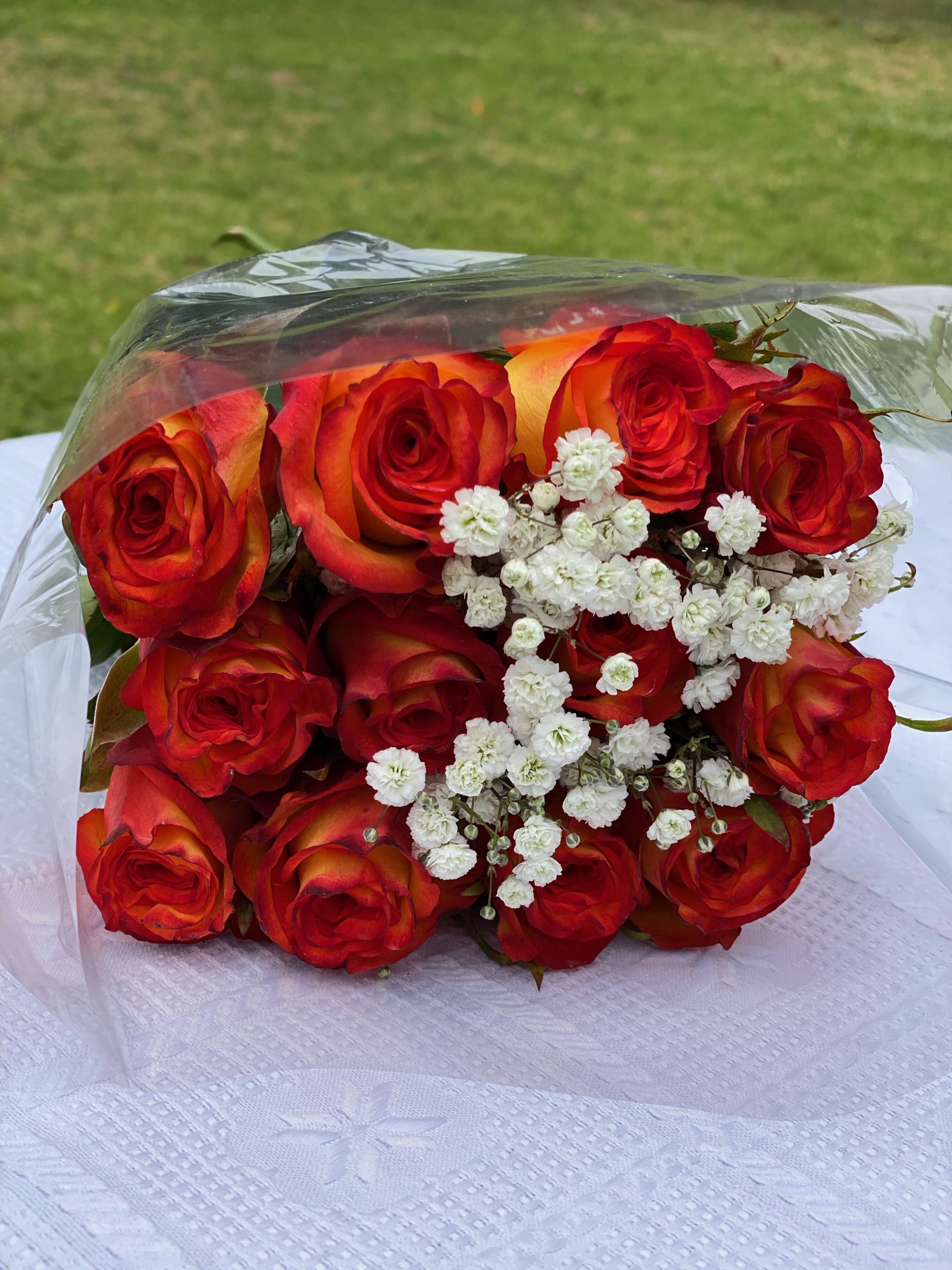 Box Of 9 Dozen Rose Bouquets 12 Roses 40cm 16″ 2 Stems Filler Each